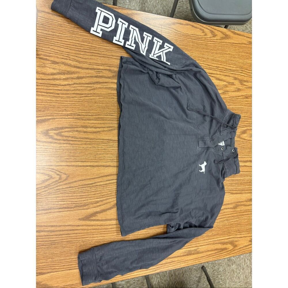 Women’s VS PINK crop shirt